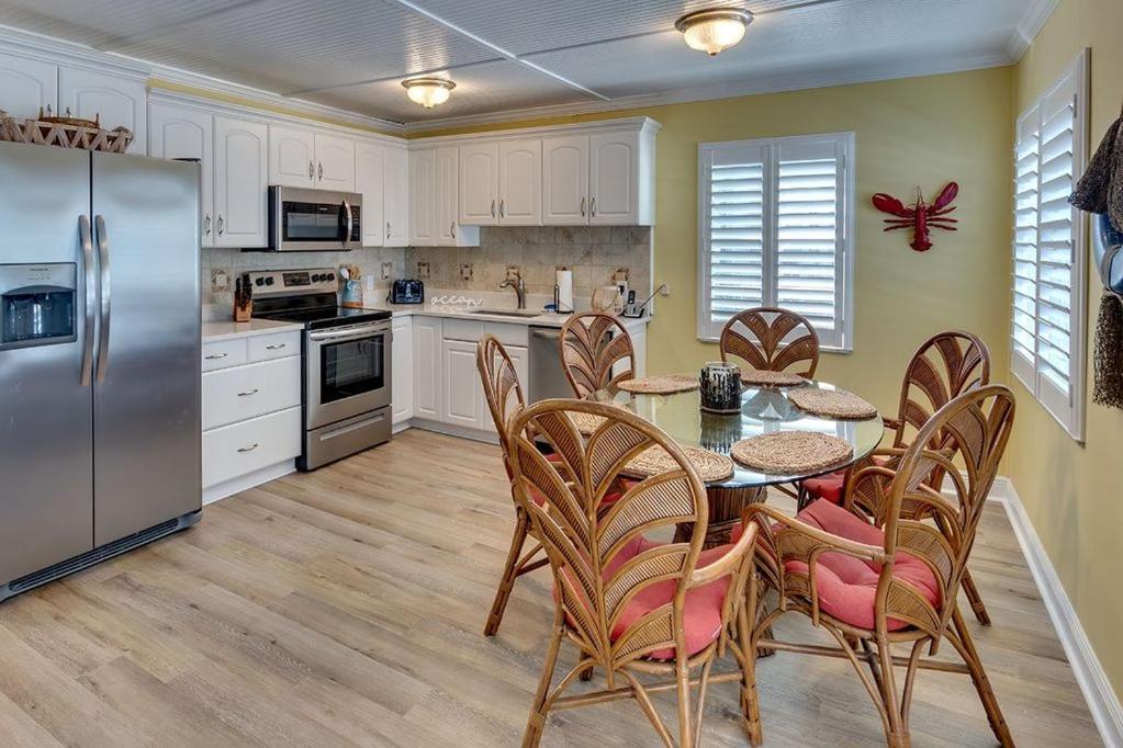 Beach Getaway Pool Condo Between The Island Marina And Beach Bradenton Beach Luaran gambar